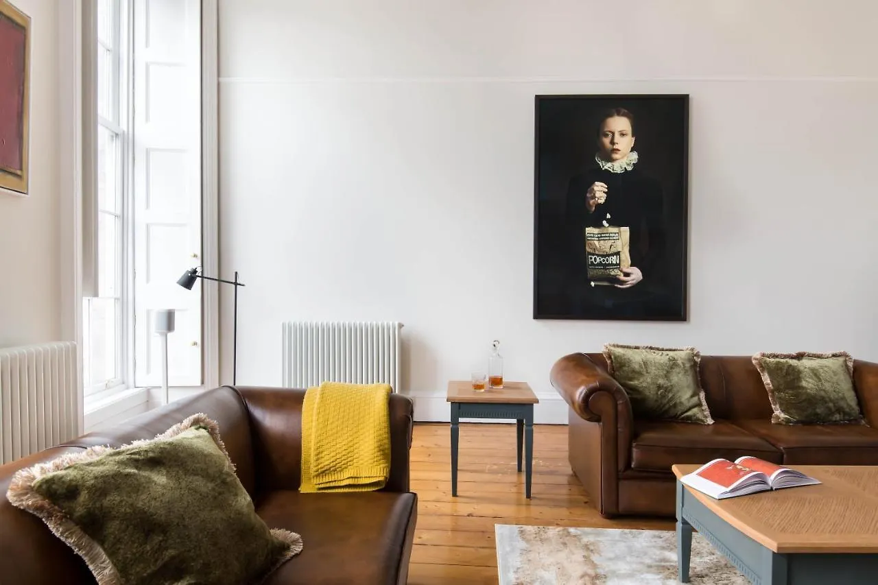 Magnificent Georgian 3-Bedroom Apartment In New Town Edinburgh 0*,