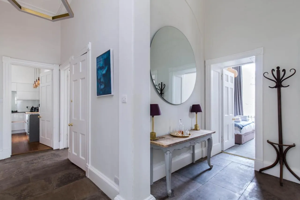 Magnificent Georgian 3-Bedroom Apartment In New Town EDI