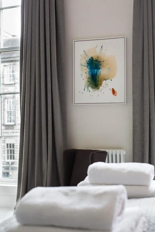 Magnificent Georgian 3-Bedroom Apartment In New Town EDI
