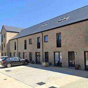  Villa Modern 3 Bed With Free Parking And Garden Close To Center And Airport