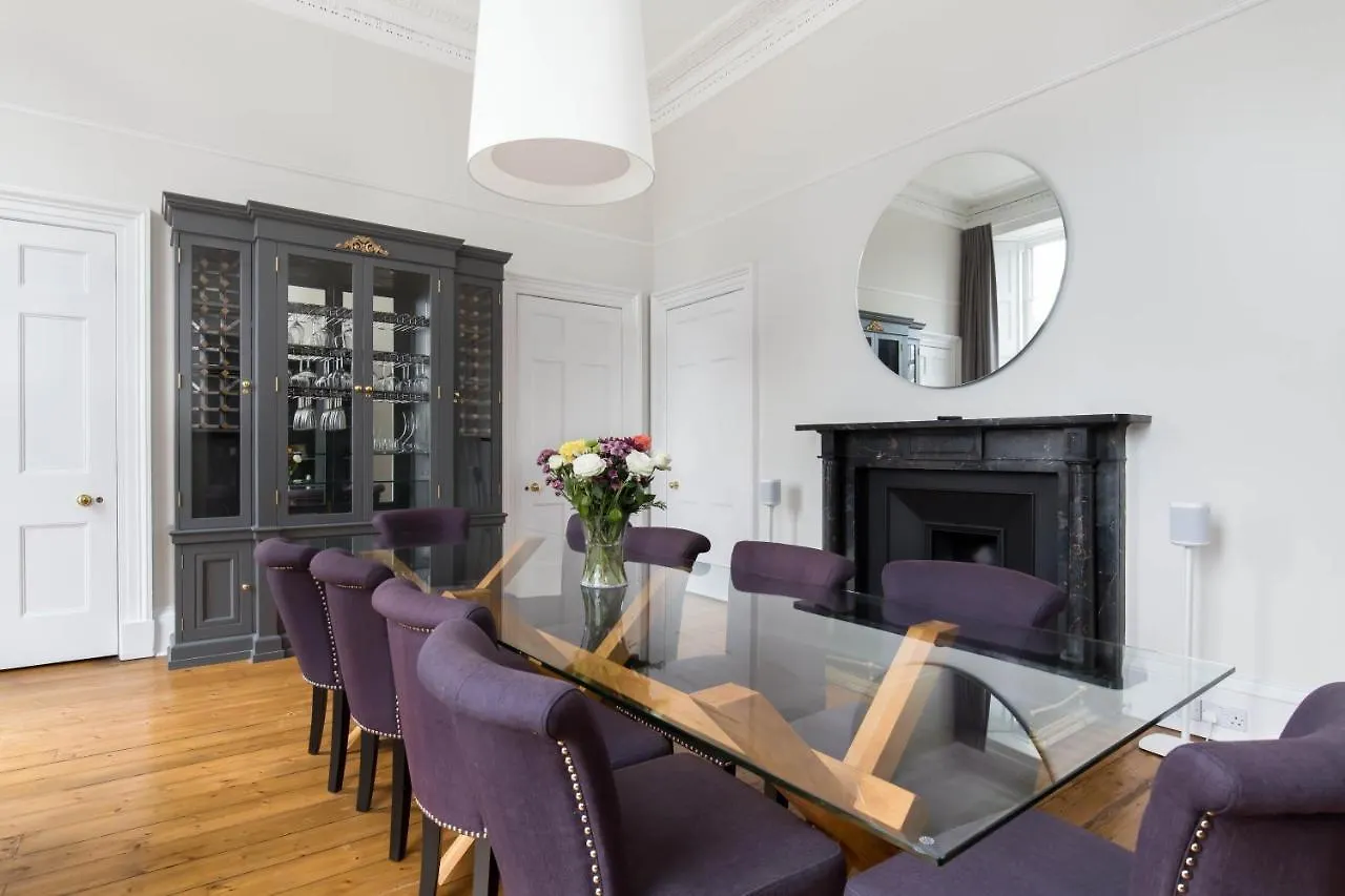 Magnificent Georgian 3-Bedroom Apartment In New Town Edinburgh